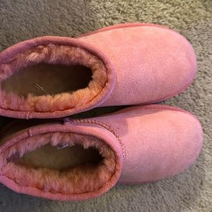 Women Ugg size 7. Only worn 2 times